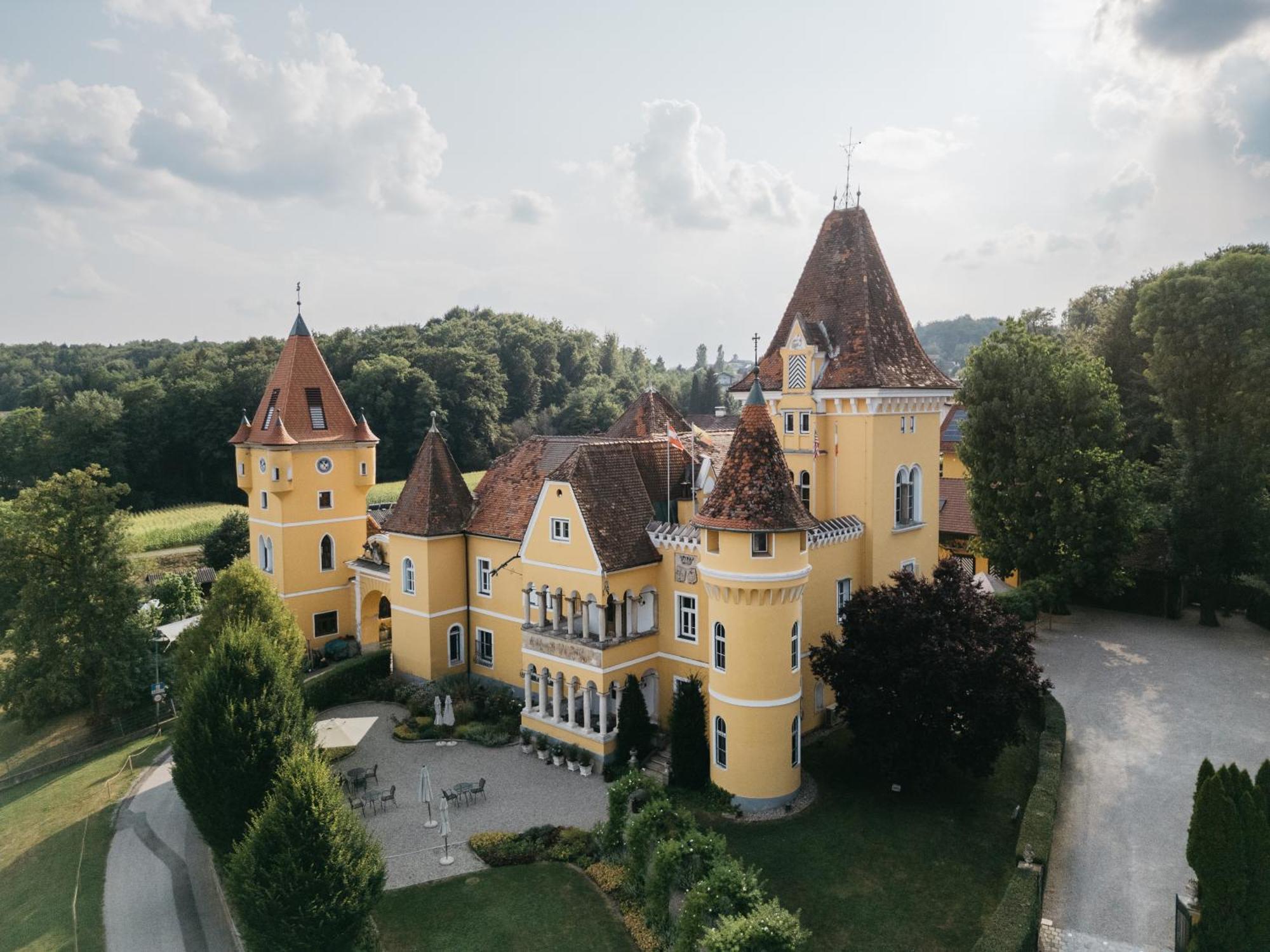 Georgi Schloss - Boutique Hotel Ehrenhausen Εξωτερικό φωτογραφία